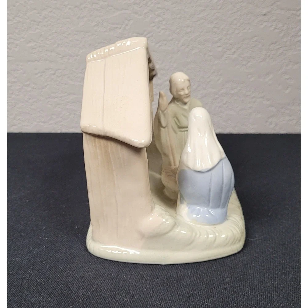 Vintage 1980s/90s Giftco Inc. Single-piece Porcelain Nativity Scene Figurine